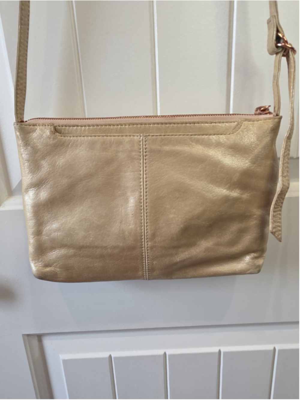 HOBO The Original Metallic Gold Leather Crossbody Bag Rose Gold Hardware Travel - Picture 3 of 16